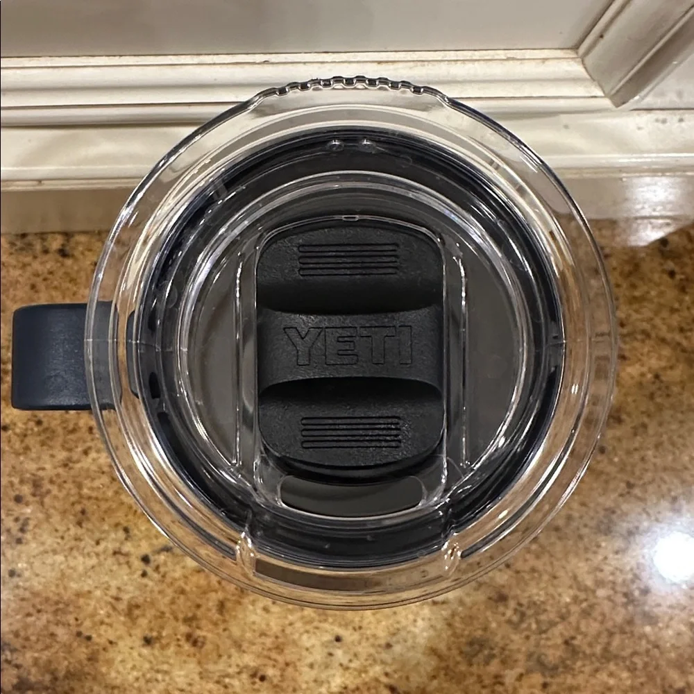 YETI 20 OUNCE NAVY RAMBLER INSULATED MUG WITH HANDLE & STRONGHOLD LID - Picture 4 of 6